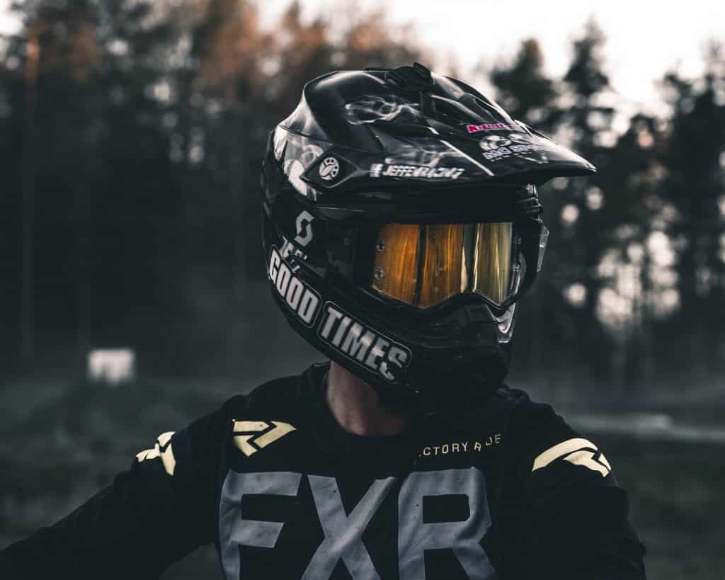 How to Choose the Color of Your Motorcycle Helmet? - RX Riders Place